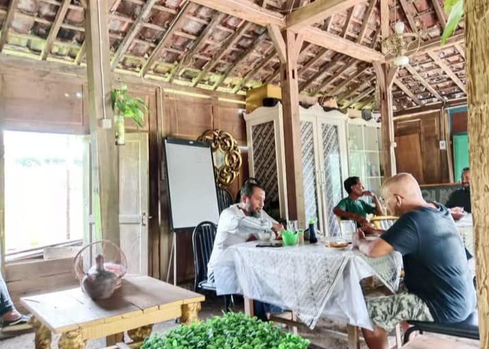 Galeri Hangatnya Kopi Kletak Gula Jawa di Tengah Sawah: Temukan Cita Rasa Otentik di Warung Mba Nurhayati, 