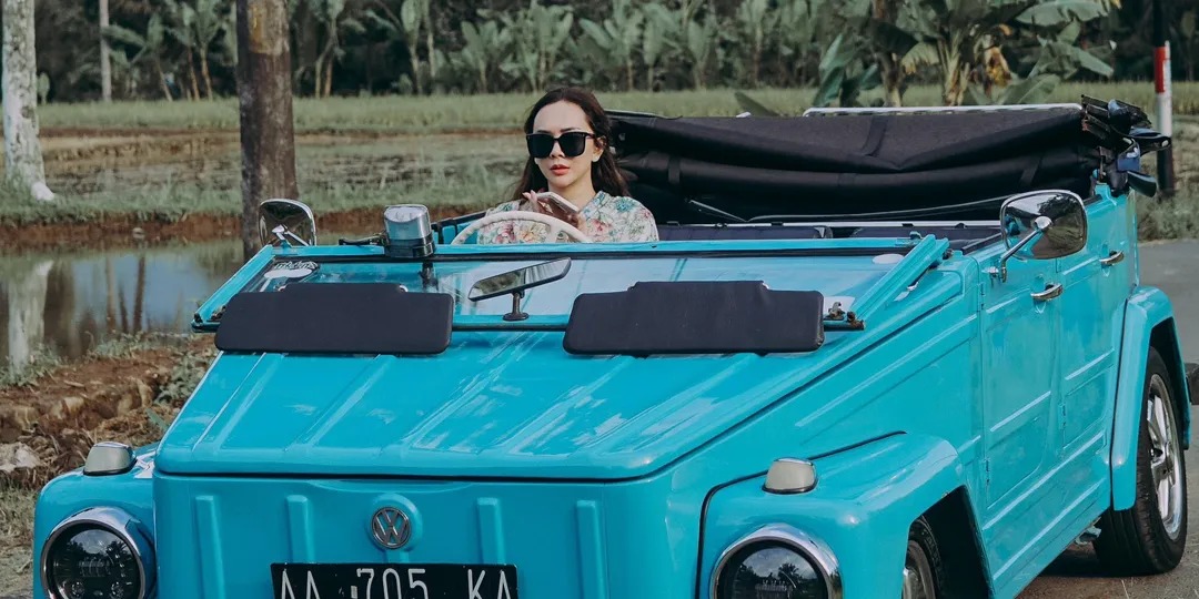 Tur Safari Mobil Klasik di Borobudur — Menyusuri Desa Jawa dengan Gaya Retro