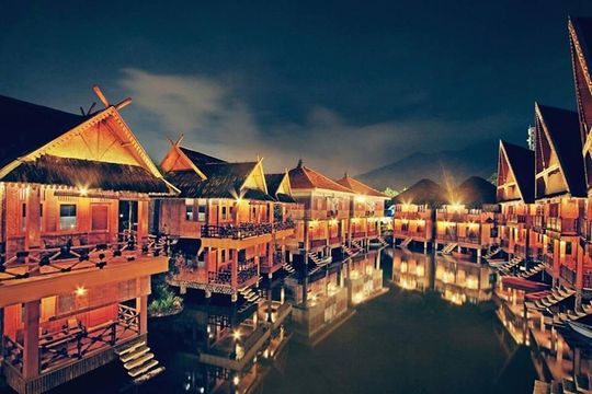 Galeri Tidur di Atas Air di Danau Dariza Cipanas: Liburan Rasa Negeri Dongeng