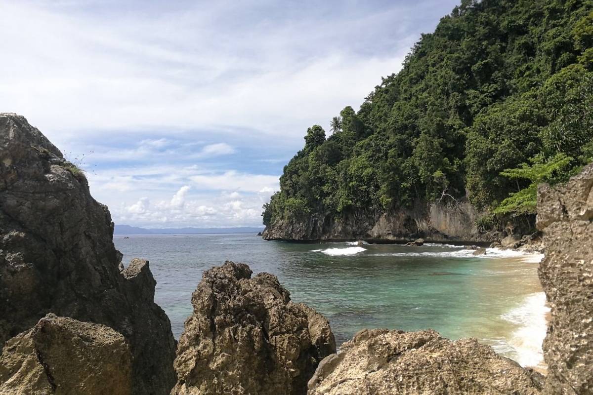 Pantai Base G Jayapura – Pantai Favorit Kota dengan Sunset Terbaik