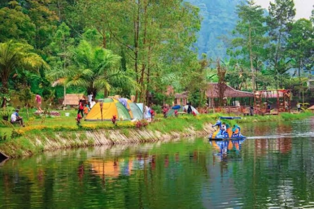 Galeri Berjo, Surga Wisata Alam & Budaya di Lereng Lawu: Telaga, Air Terjun, Candi, & UMKM dalam Satu Desa
