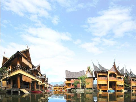Galeri Tidur di Atas Air di Danau Dariza Cipanas: Liburan Rasa Negeri Dongeng