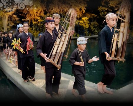 Galeri Sensasi Unik Kampung Sampireun Garut