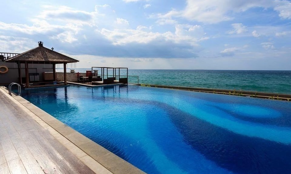 Hotel On The Rock