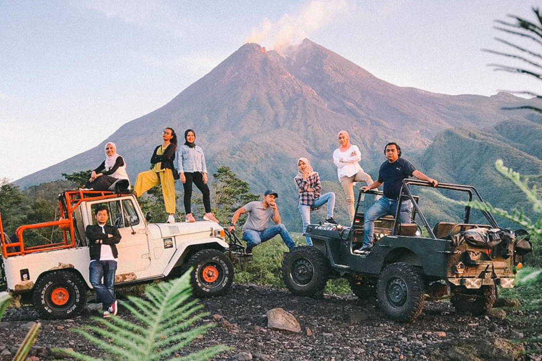 Galeri Tur Lava Gunung Merapi dengan Jeep
