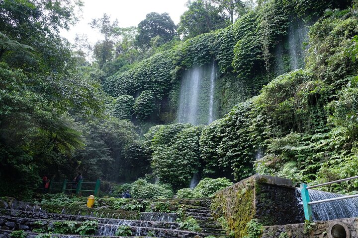 Galeri Basahi Kaki di Benang Kelambu, Hangatkan Hati di Sukarara — Jelajahi Dua Pesona Lombok Sekaligus!