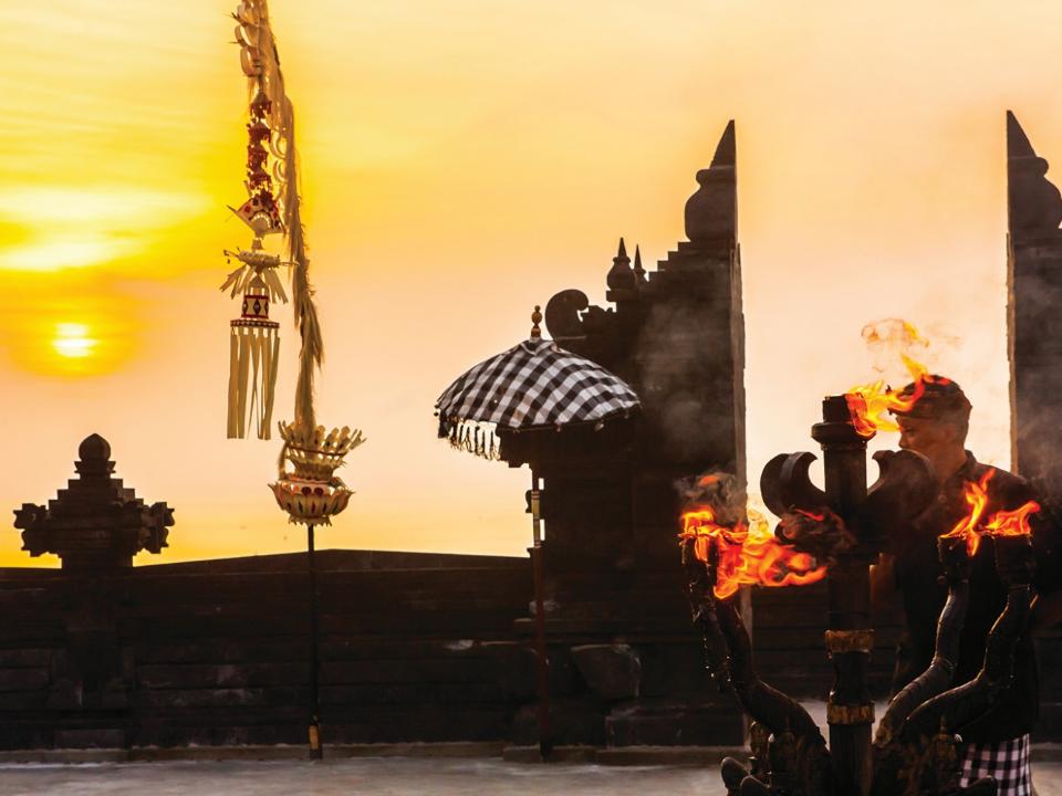 Galeri Tur Tari Kecak Api Uluwatu Bali