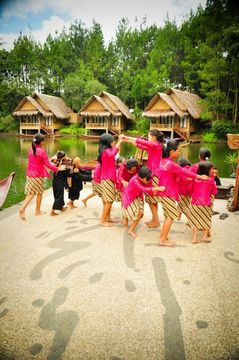 Galeri Kampung Sampireun Resort & Sp