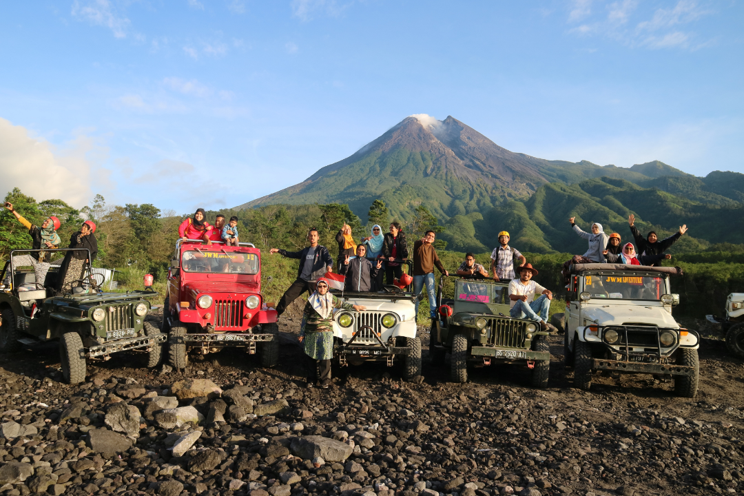 Galeri Tur Lava Gunung Merapi dengan Jeep