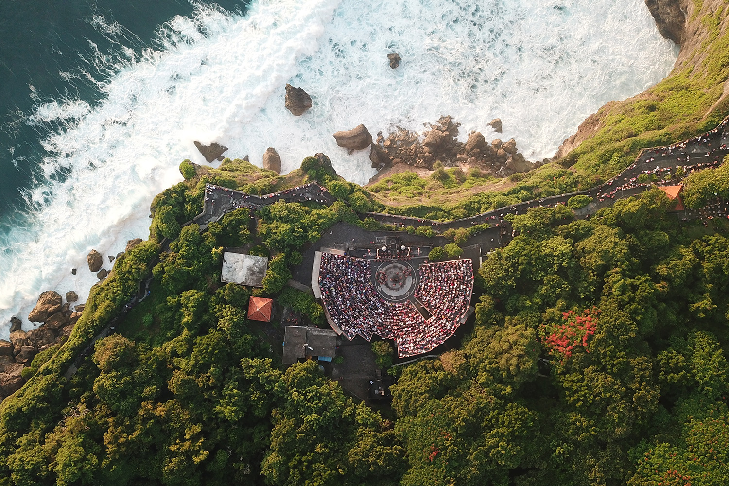 Galeri Tur Tari Kecak Api Uluwatu Bali