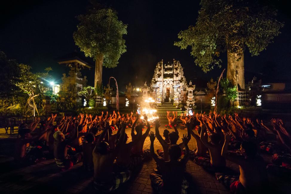 Galeri Tur Tari Kecak Api Uluwatu Bali