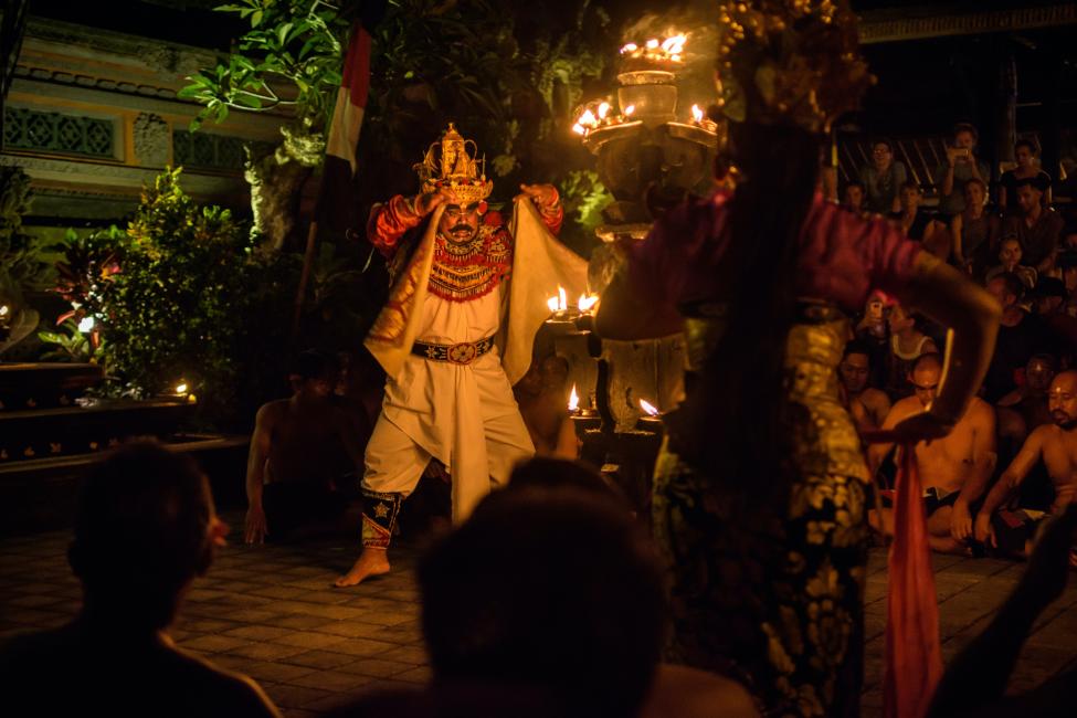Galeri Tur Tari Kecak Api Uluwatu Bali