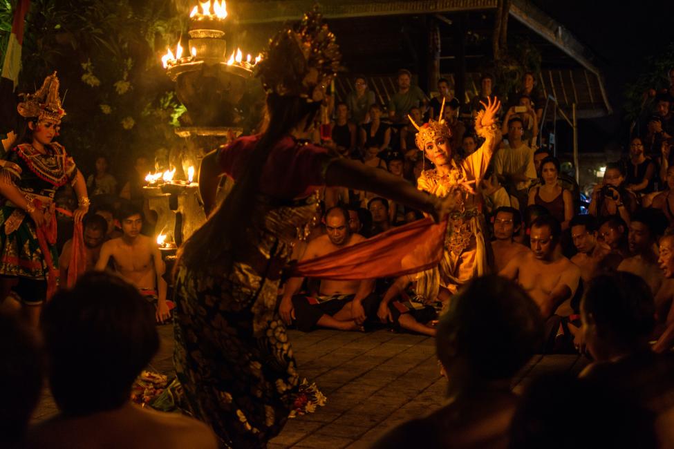 Galeri Tur Tari Kecak Api Uluwatu Bali