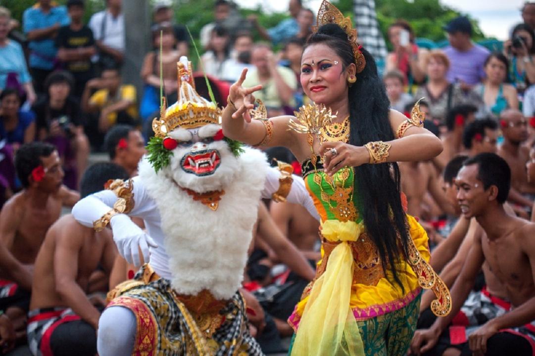 Galeri Tur Tari Kecak Api Uluwatu Bali