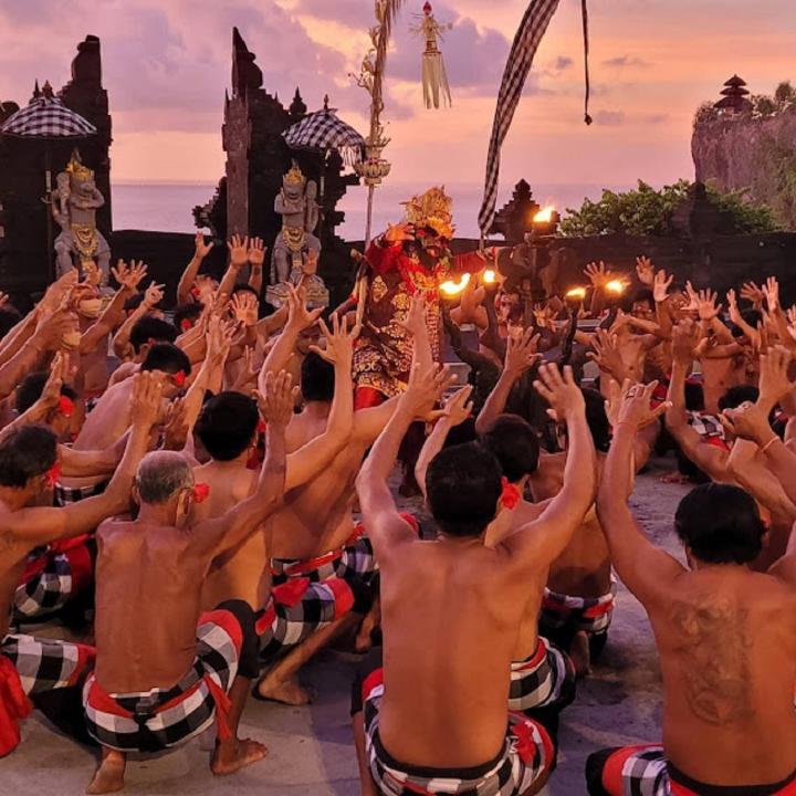Galeri Tur Tari Kecak Api Uluwatu Bali