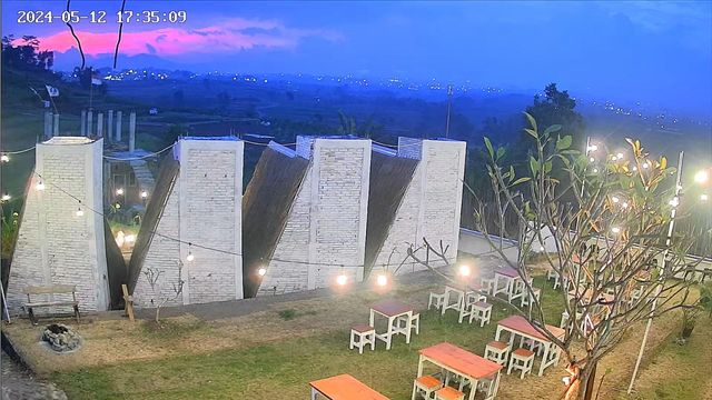 Galeri Crazy Steak Resort Glamping Villa berada di Junrejo.